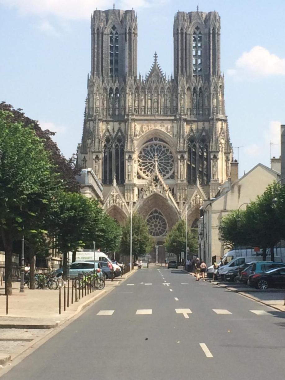Le Cosy Marnais, Centre Ville, Vue Cathedrale ランス エクステリア 写真